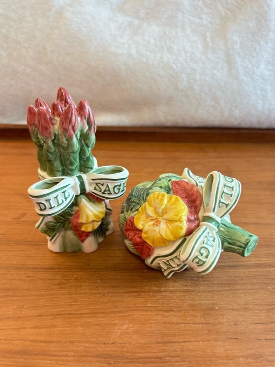 Fitz and Floyd Other - Vintage Fitz & Floyd Garden Seasoning Salt & Pepper Shakers.